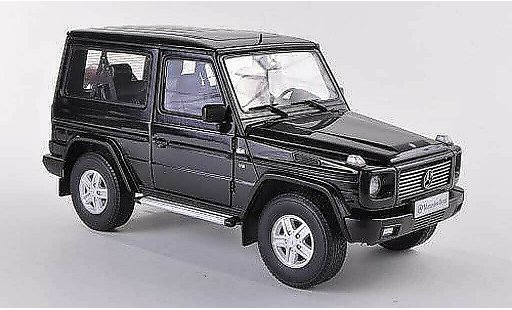 Mercedes Classe G SWB 1/18 Autoart nero 90er-Baureihe modellini auto