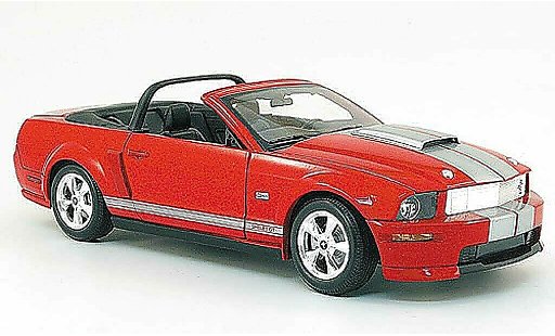 Shelby GT Convertible 1/18 Shelby Collectibles cabriolet rosso avec bandes biancos 2008 modellini auto