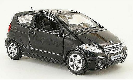 Mercedes Classe A Base 1/18 Welly 200 nero 3 portes modellini auto