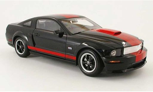 Shelby GT Coupe 1/18 Shelby Collectibles nero/rosso barrett-jackson edition 2008 modellini auto