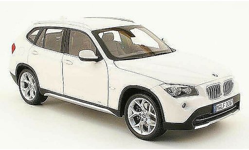 Bmw X1 suv 1/18 Kyosho 2.8i xdrive bianco modellini auto