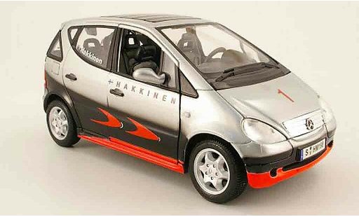 Mercedes Classe A Base 1/18 Maisto hakkinen formula 1 design modellini auto