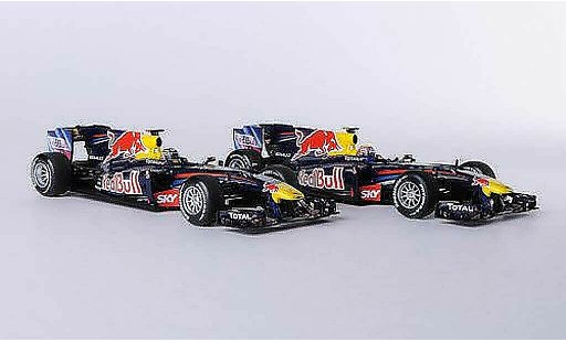Red Bull F1 2010 1/43 Minichamps 2er-Set: Renault RB6 No.5 S.Vettel e No.6 M.Webber Konstrukteursweltmeister modellini auto