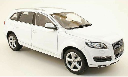 Audi Q7 suv 1/18 Welly bianco 2010 modellini auto