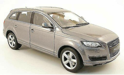 Audi Q7 suv 1/18 Welly grigio 2010 modellini auto