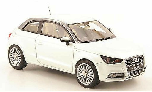 Audi A1 e-tron 1/43 Look Smart grigio verde modellini auto
