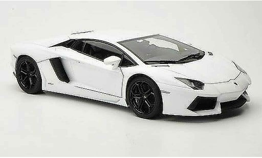 Lamborghini Aventador LP700-4 1/18 Autoart bianco 2011 modellini auto