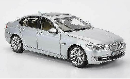 Bmw 550 F10 1/18 Welly 5er grigio modellini auto
