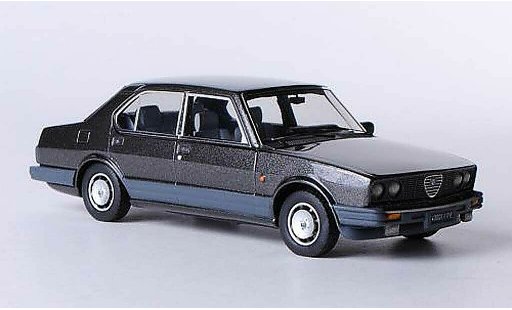 Alfa Romeo Alfetta 2000 1/43 Kess 1983 Quadrifoglio Oro grigio modellini auto