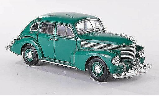 Opel Kapitan Vorkrieg 1/43 IXO verde 4-Turer 1939 modellini auto