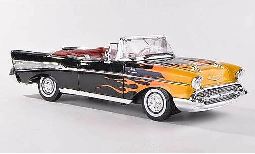 Chevrolet Bel Air Convertible 1/18 Motormax 1957 Convertibile nero con Flammendekor modellini auto