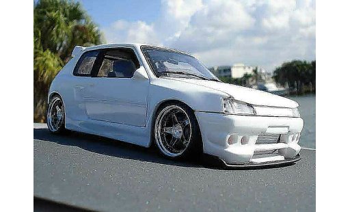 Peugeot 205 GTI 1/18 Solido kit carrosserie modellini auto