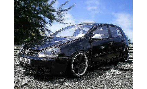 Volkswagen Golf GTI 1/18 Burago men in nero 2 modellini auto