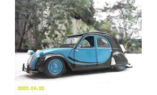 Citroen 2CV Berline 1/18 Maisto old school modellini auto
