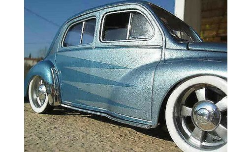 Renault 4CV Base 1/18 Solido blu modellini auto