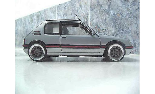 Peugeot 205 GTI 1/18 Solido panoramique modellini auto