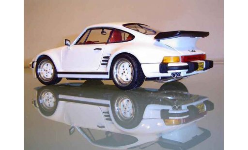 Porsche 911 Turbo 1/18 Revell Flat Nose tipoe modellini auto