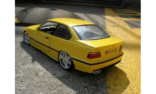 Bmw M3 coupe 1/18 Ut Models jaune E36 tuning modellini auto