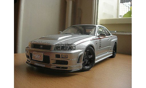 Nissan Skyline R34 GTR 1/18 Autoart nismo z-tune Z2 modellini auto