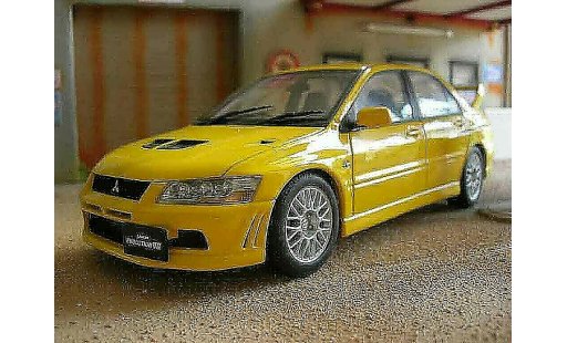 Mitsubishi Lancer Evolution VII 1/18 Autoart giallo modellini auto