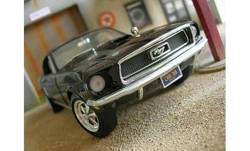 Ford Mustang Hardtop 1/18 Ertl coupe noir modellini auto