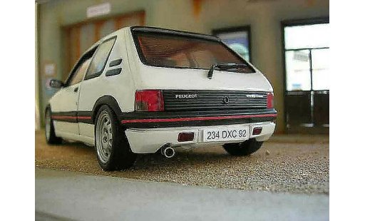 Peugeot 205 GTI 1/18 Solido 1.9 Blanc Meije ligne groupe n modellini auto