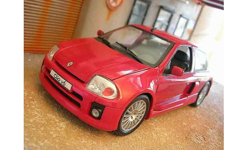 Renault Clio V6 1/18 Universal Hobbies rosso modellini auto