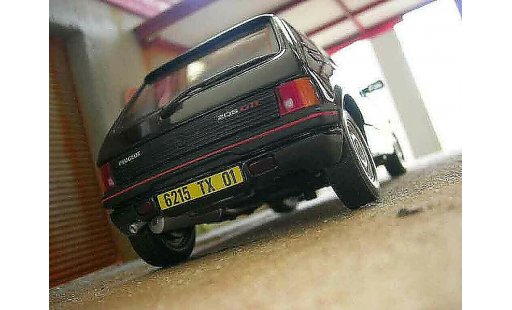 Peugeot 205 GTI 1/18 Solido 1.9 nero onyx modellini auto