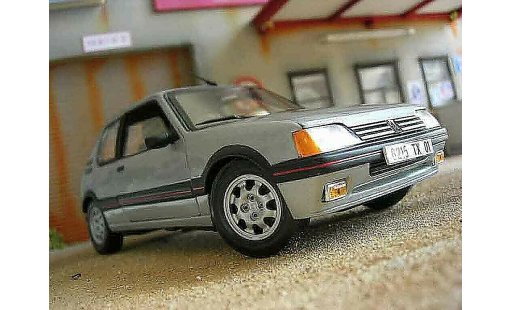 Peugeot 205 GTI 1/18 Solido 1.9 grigio futura modellini auto