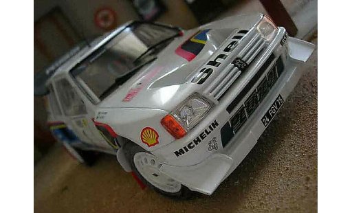Peugeot 205 Turbo 16 1/18 Solido 1986 #1 bianco modellini auto