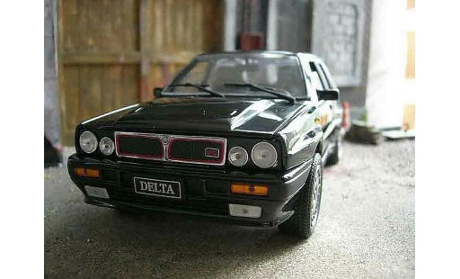 Lancia Delta HF Integrale 1/18 Sun Star 16s nero modellini auto