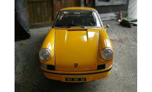 Porsche 911 RS 1/18 Universal Hobbies 2.7 giallo modellini auto
