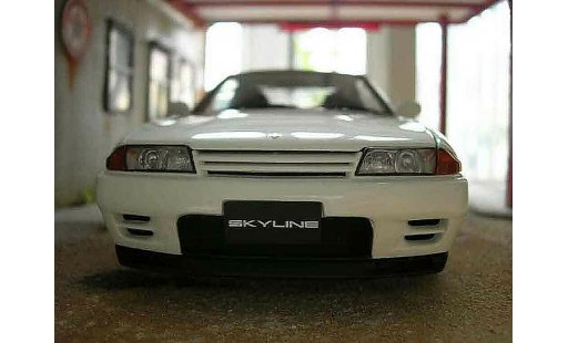 Nissan Skyline R32 1/18 Autoart gt-r v-spec ii bianco modellini auto
