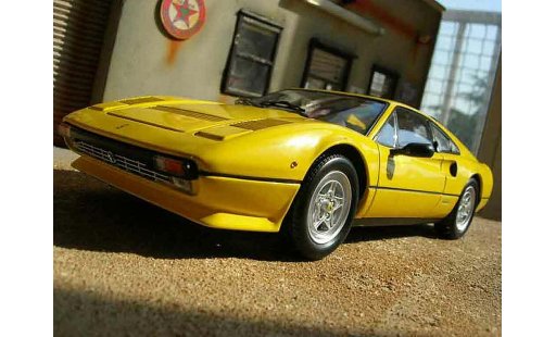 Ferrari 308 GTB 1/18 Kyosho quattrovalvole giallo modellini auto