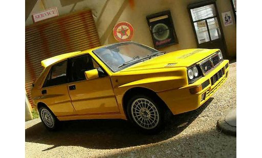 Lancia Delta HF Integrale 1/18 Kyosho evolution 2 giallo modellini auto