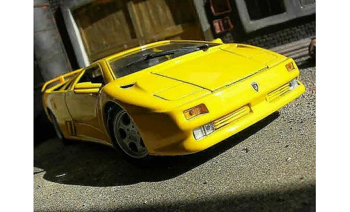 Lamborghini Diablo 1990 1/18 Maisto giallo modellini auto