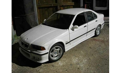 Bmw M3 coupe 1/18 Ut Models E36 berline bianco modellini auto