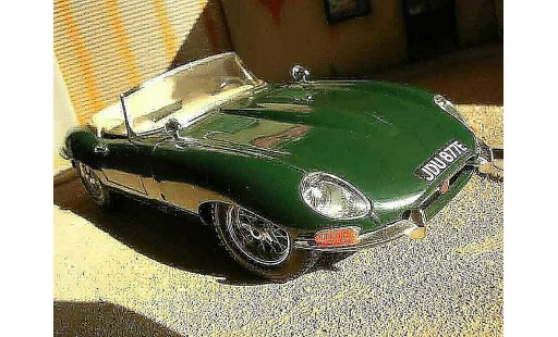 Jaguar E-Type 1961 1/18 Burago verde modellini auto