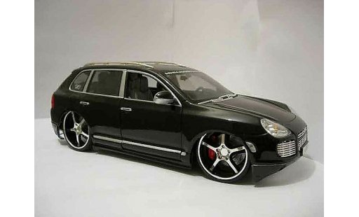 Porsche Cayenne Turbo S 1/18 Maisto nero modellini auto