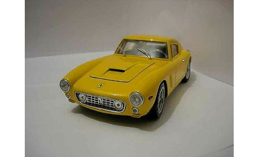 Ferrari 250 GT 1961 1/18 Universal Hobbies berlinette modellini auto