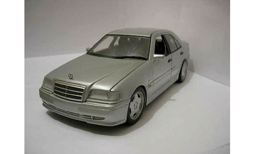 Mercedes Classe C AMG 1/18 Ut Models 36 grigio modellini auto