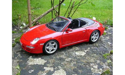 Porsche 911 Cabriolet 1/18 Maisto Cabrio S rosso modellini auto