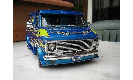Chevrolet Van fourgon 1/18 Highway 61 1974 modellini auto
