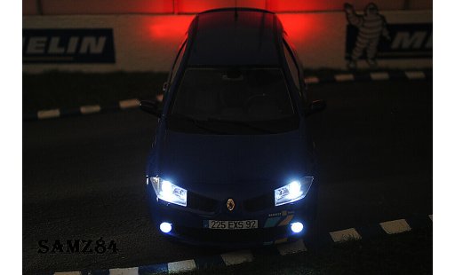 Renault Megane Sport 1/18 Ottomobile R25 F1 Team Bleue LED modellini auto