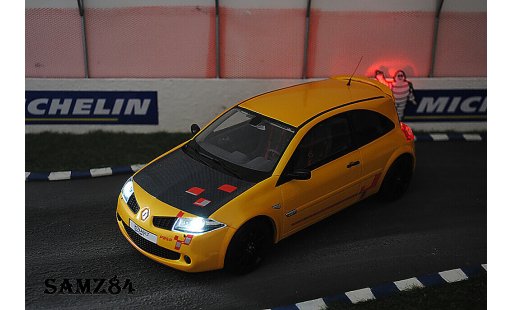 Renault Megane R26R 1/18 Ottomobile Jaune Sirius LED modellini auto