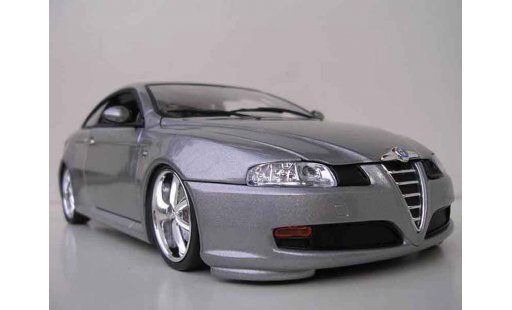 Alfa Romeo GT coupe 1/18 Welly grigio jantes chromees 17 pouces modellini auto