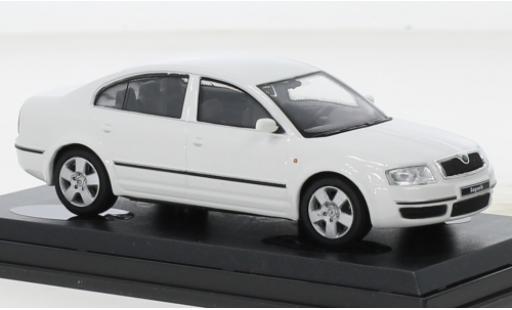 Skoda Superb 1/43 Abrex bianco 2001 modellino in miniatura