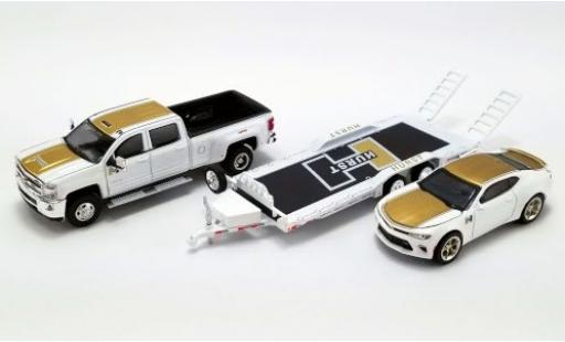 Chevrolet Silverado 1/64 ACME 3500 HD Hurst Performance 2018 avec Camaro SS et 2-Achs-remorque modellino in miniatura