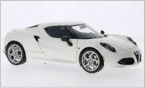 Alfa Romeo 4C coupe 1/18 Autoart metallicoo bianco 2013 modellini auto