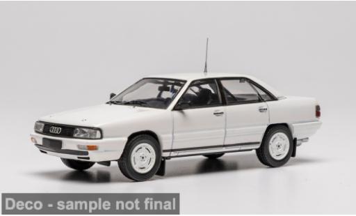 Modellini auto Audi 200 quattro (C3) bianco 1989 1/43 IXO
